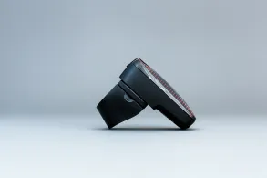 Halterung mit Wahoo TRACKR RADAR in der Seitenansicht mit Griffmulde